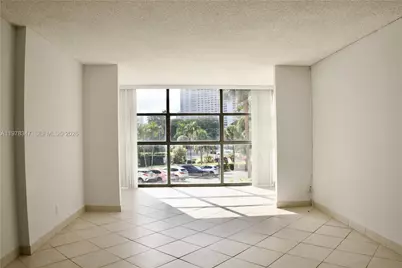600 Parkview Dr #305, Hallandale Beach, FL 33009 - Photo 2