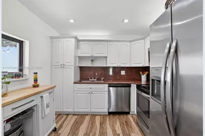 7016 SW 103rd Pl, Miami, FL 33173 - Photo 10