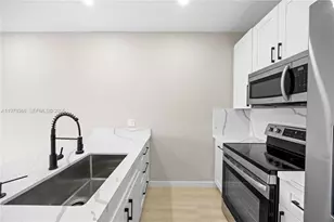 630 NE 166th St, Miami, FL 33162 - Photo 1