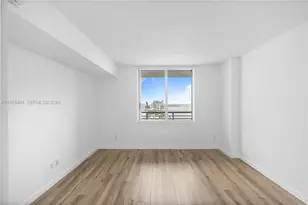 325 S Biscayne Bl, Miami, FL 33131 - Photo 22