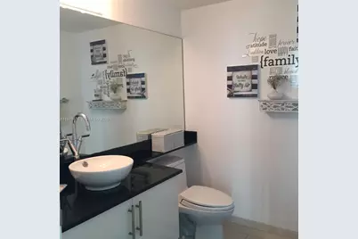 31 SE 5th St #2206, Miami, FL 33131 - Photo 4