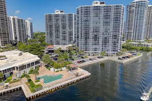 20515 E Country Club Dr, Aventura, FL 33180 - Photo 36