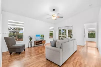 2020 SE 5th Pl #2020, Homestead, FL 33033 - Photo 2