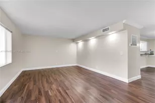 32 Wimbledon Lake Dr, Plantation, FL 33324 - Photo 6