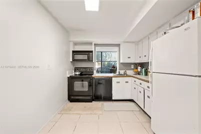 1000 Parkview Dr #115, Hallandale Beach, FL 33009 - Photo 10