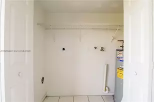 1279 W 51st Pl, Hialeah, FL 33012 - Photo 20