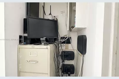 10200 NW 25th St #113, Doral, FL 33172 - Photo 8