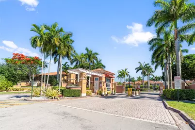 10557 SW 6th St #1306, Pembroke Pines, FL 33025 - Photo 14