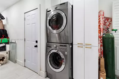 1140 N Douglas Rd, Pembroke Pines, FL 33024 - Photo 20