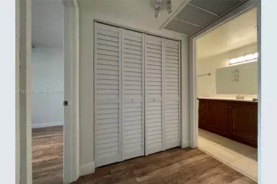 8323 Lake Dr #108, Doral, FL 33166 - Photo 8