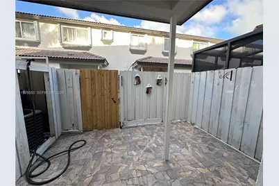 2221 SE 24th Pl #2221, Homestead, FL 33035 - Photo 10