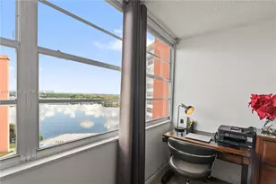 1351 NE Miami Gardens Dr, Miami, FL 33179 - Photo 22