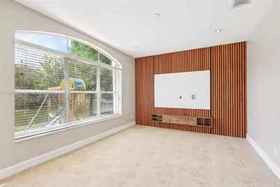 2142 NW 77th Ter, Pembroke Pines, FL 33024 - Photo 16