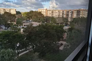 1100 St Charles Pl, Pembroke Pines, FL 33026 - Photo 28