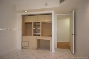20860 San Simeon Way, Miami, FL 33179 - Photo 14