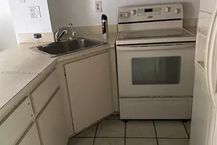 2194 W 60th St, Hialeah, FL 33016 - Photo 4