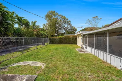 2048 NE 180th St, North Miami Beach, FL 33162 - Photo 24