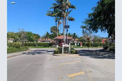1001 Twin Lakes Dr. #29-D, Coral Springs, FL 33071 - Photo 2