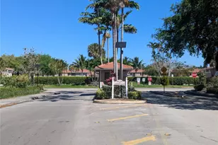 1001 Twin Lakes Dr, Coral Springs, FL 33071 - Photo 2