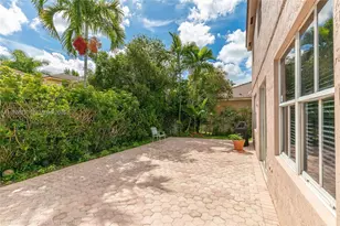 1032 Silktree Ln, Weston, FL 33327 - Photo 12