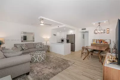 300 SW 134th Way #212E, Pembroke Pines, FL 33027 - Photo 2