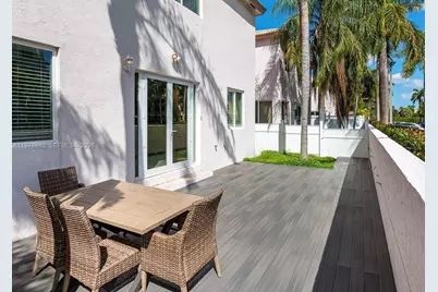 208 SE 15th St, Dania Beach, FL 33004 - Photo 8