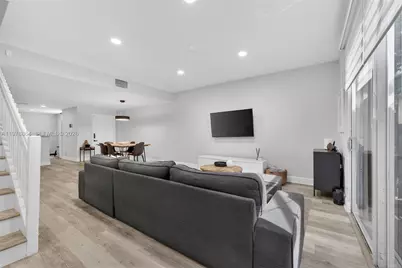 1594 Barcelona Way #5-18, Weston, FL 33327 - Photo 10