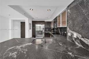 31 SE 5th St, Miami, FL 33131 - Photo 6