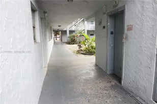 1725 W 60th St, Hialeah, FL 33012 - Photo 14