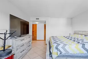 7300 Wayne Ave, Miami Beach, FL 33141 - Photo 16