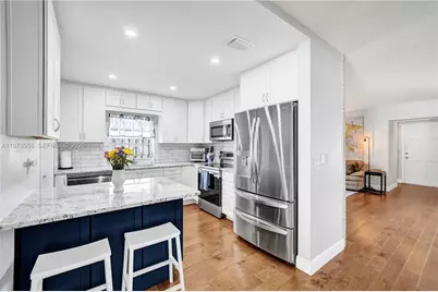 4621 NE 2nd Ave, Oakland Park, FL 33334 - Photo 8