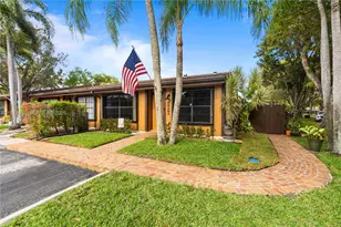 10301 Laurel Ct, Pembroke Pines, FL 33026 - Photo 2