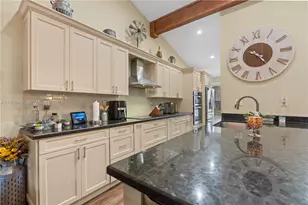 10301 Laurel Ct, Pembroke Pines, FL 33026 - Photo 16