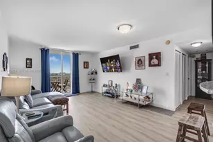 900 SW 8th St, Miami, FL 33130 - Photo 8