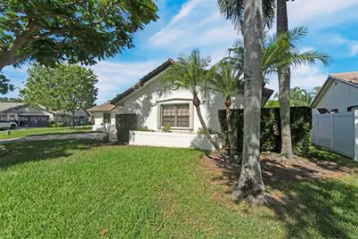 5621 Carriage Ln, Davie, FL 33331 - Photo 36