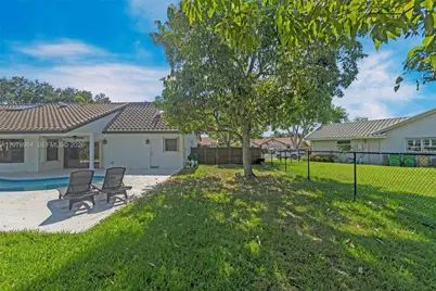 5621 Carriage Ln, Davie, FL 33331 - Photo 38
