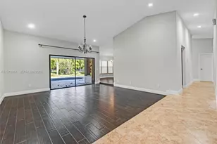 5621 Carriage Ln, Davie, FL 33331 - Photo 4