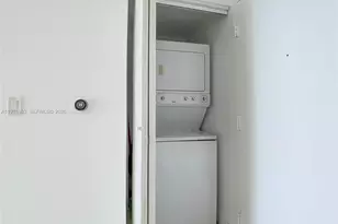 350 S Miami Ave, Miami, FL 33130 - Photo 12