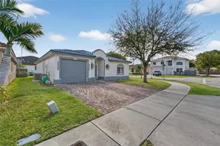 21143 SW 92nd Pl, Cutler Bay, FL 33189 - Photo 2