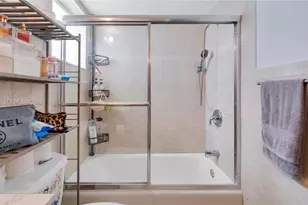 415 NE 2nd St, Hallandale Beach, FL 33009 - Photo 22