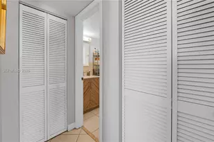 415 NE 2nd St, Hallandale Beach, FL 33009 - Photo 20