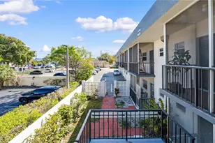 415 NE 2nd St, Hallandale Beach, FL 33009 - Photo 30