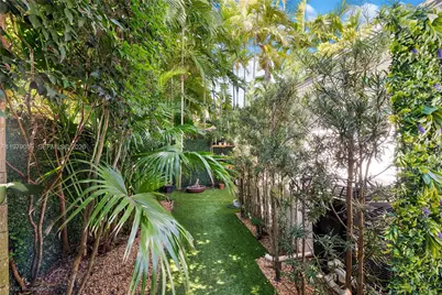 424 Sansovino Ave, Coral Gables, FL 33146 - Photo 22
