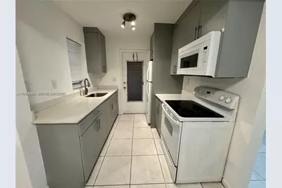 2005 Jefferson St #205, Hollywood, FL 33020 - Photo 2