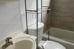 2430 NE 135th St, North Miami, FL 33181 - Photo 20