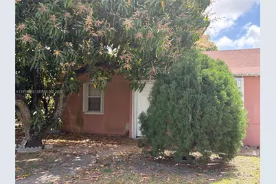 740 NE 4th Pl, Hialeah, FL 33010 - Photo 2
