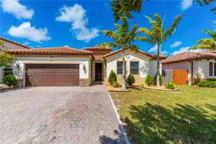 2541 SE 1st St, Homestead, FL 33033 - Photo 1