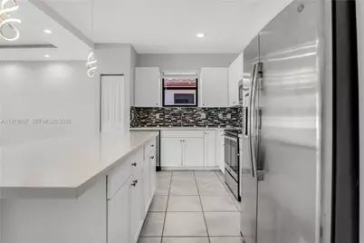 2541 SE 1st St, Homestead, FL 33033 - Photo 10