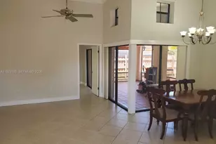 536 SW 88th Ct, Miami, FL 33174 - Photo 4