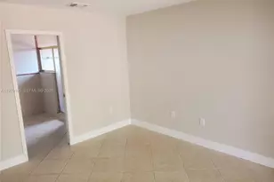 536 SW 88th Ct, Miami, FL 33174 - Photo 6
